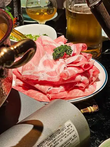 (胖樺食記)民生社區預約困難「李白白鴛鴦麻辣鍋」/鍋底如藝術