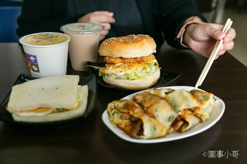宜蘭蘇澳美食早餐-蛋餅還可以客製化？快來發揮你的想像力吧！只要蛋餅皮放得下什麼都隨便你包喔！蘇澳南山早餐馬賽分店 @圍事小哥的幸福相框