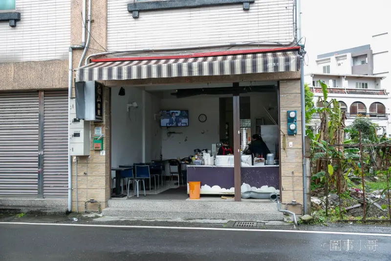 宜蘭蘇澳美食早餐-蛋餅還可以客製化？快來發揮你的想像力吧！只要蛋餅皮放得下什麼都隨便你包喔！蘇澳南山早餐馬賽分店 @圍事小哥的幸福相框