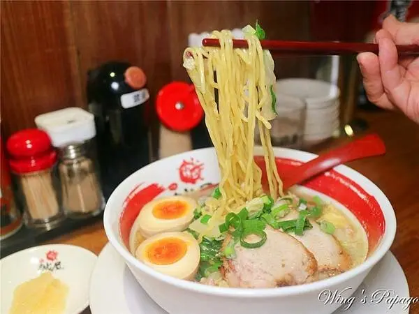 中山區拉麵，誠屋拉麵，牛骨拉麵，雞骨醬油拉麵，雙連站民生西路