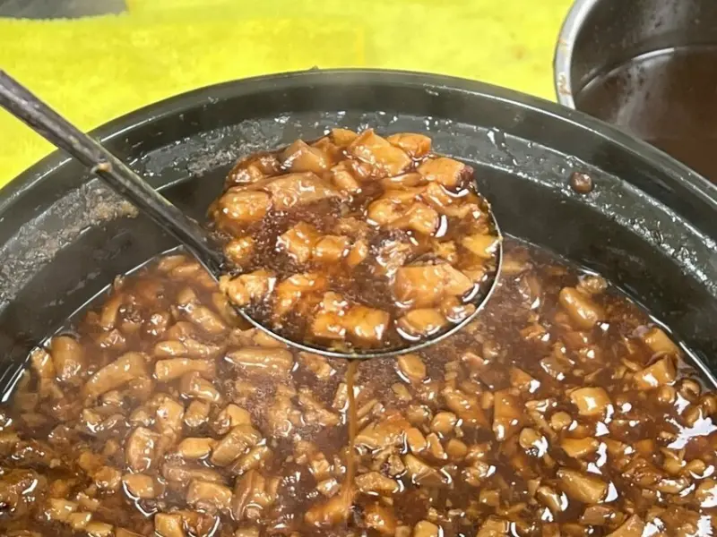 ＊（板橋美食）村村食堂～台北就能喝現沖牛肉湯！乾拌金門麵線、