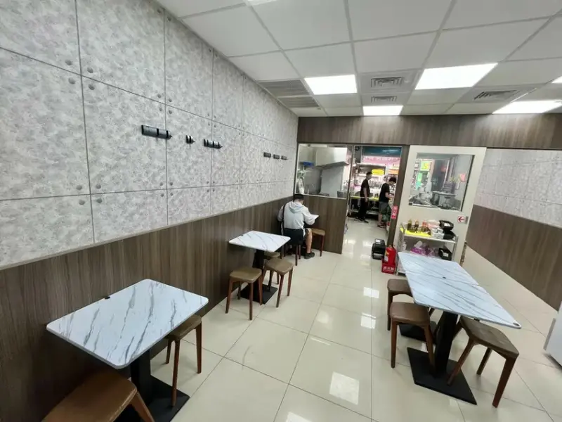 ＊（板橋美食）村村食堂～台北就能喝現沖牛肉湯！乾拌金門麵線、