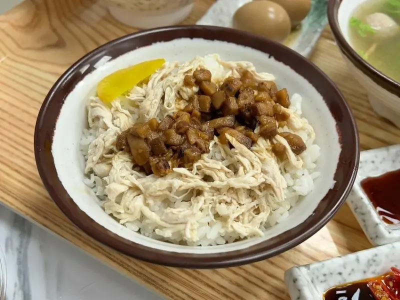 ＊（板橋美食）村村食堂～台北就能喝現沖牛肉湯！乾拌金門麵線、