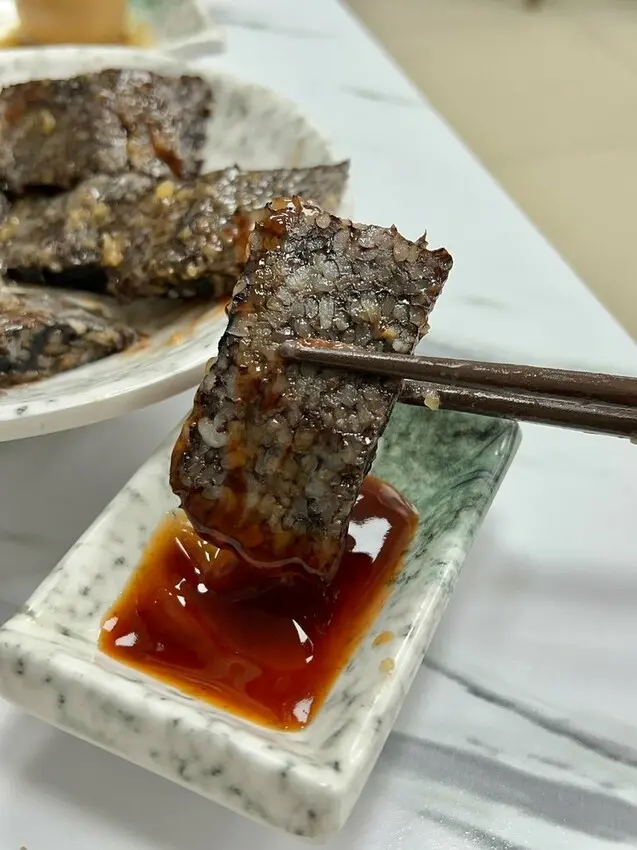 ＊（板橋美食）村村食堂～台北就能喝現沖牛肉湯！乾拌金門麵線、