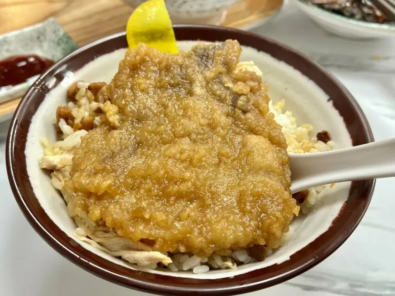 ＊（板橋美食）村村食堂～台北就能喝現沖牛肉湯！乾拌金門麵線、