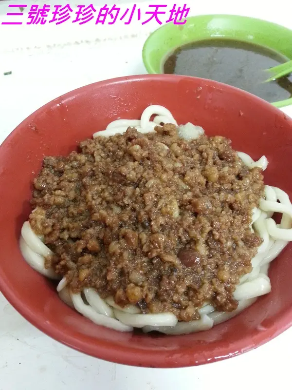 ［食記］城中市場。老牌牛肉拉麵大王。超有嚼勁口感的榨醬麵。讓你一吃就上癮！