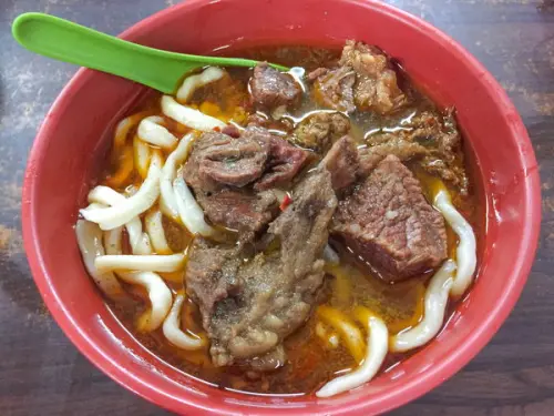 老牌牛肉拉麵大王 - 幻想中的麵好湯濃肉大塊沒有出現