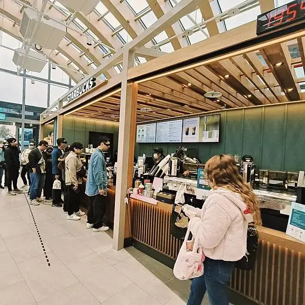 台中清水服務區星巴克~清水站3樓門巿