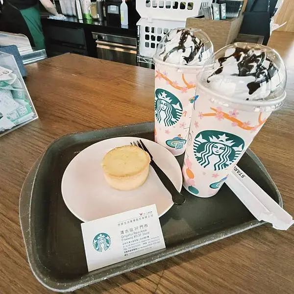 台中星巴克清水站3樓門巿~重新裝修後的清水服務區~全新的視覺