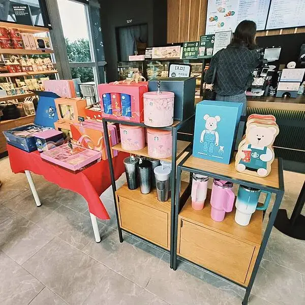 台中清水服務區星巴克~清水站3樓門巿