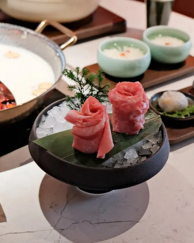 【台北火鍋推薦】撈王松江南京店～鴛鴦鍋湯頭有勁，口感濃郁香醇