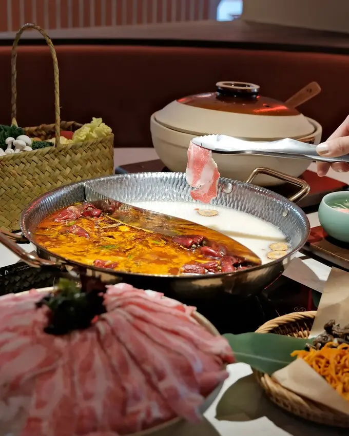 【台北火鍋推薦】撈王松江南京店～鴛鴦鍋湯頭有勁，口感濃郁香醇