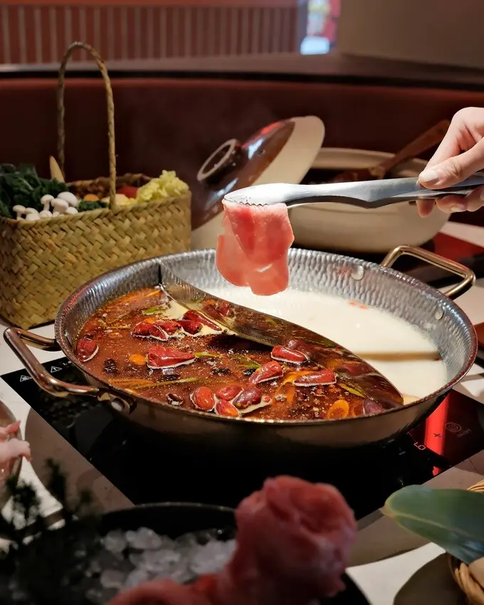 【台北火鍋推薦】撈王松江南京店～鴛鴦鍋湯頭有勁，口感濃郁香醇