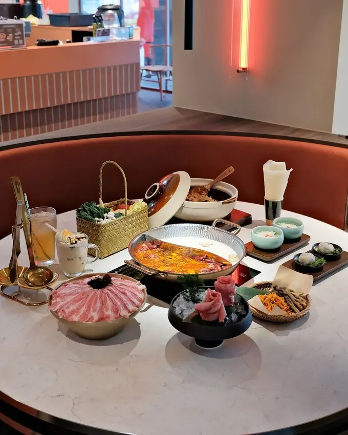 【台北火鍋推薦】撈王松江南京店～鴛鴦鍋湯頭有勁，口感濃郁香醇