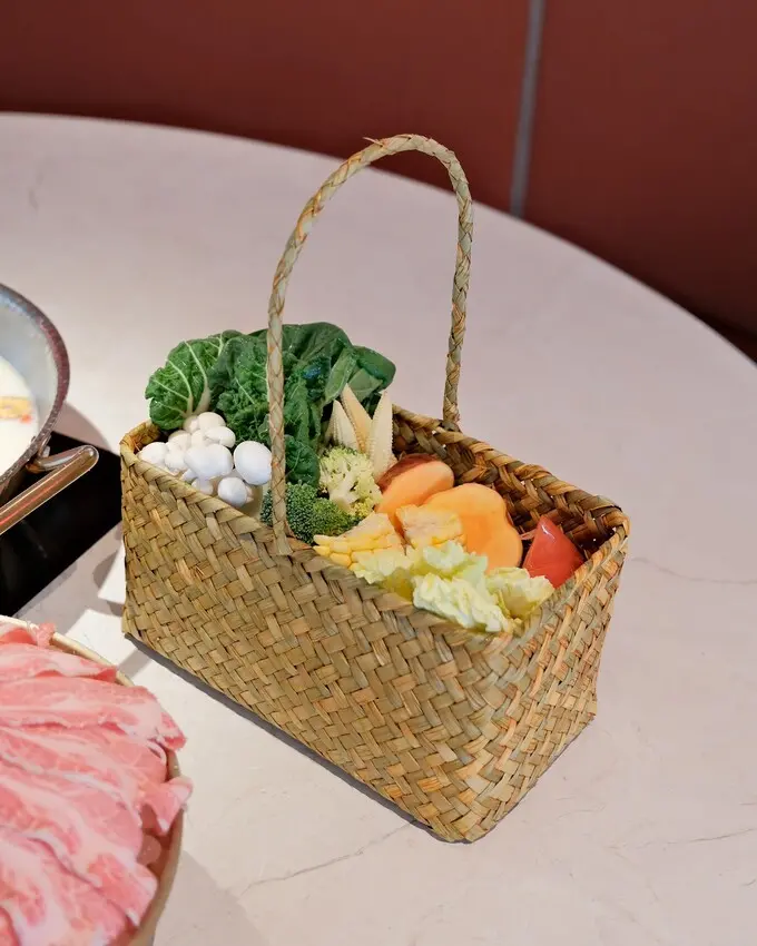 【台北火鍋推薦】撈王松江南京店～鴛鴦鍋湯頭有勁，口感濃郁香醇