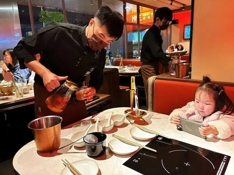 [美食] 撈王鍋物料理 ♥ 鍋界霸主撈王插旗松江南京站囉 ♥