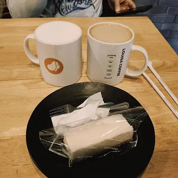 桃園藝文特區路易莎咖啡~巷弄里的