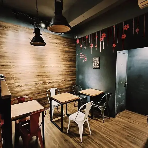 桃園藝文特區路易莎咖啡~巷弄里的