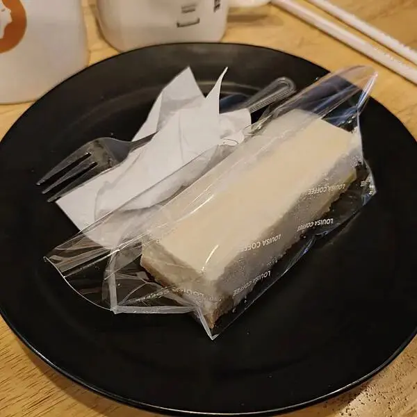 桃園藝文特區路易莎咖啡~巷弄里的