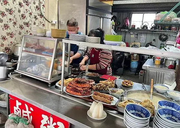 基隆【姨媽的鹹粥】在地人推薦必吃傳統早午餐，紅燒肉超驚艷 !