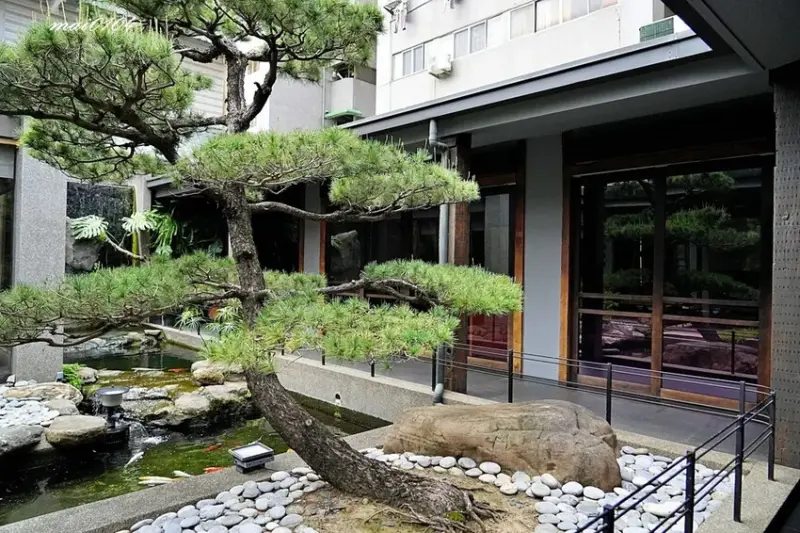 台中隱藏版老字號日料！桃太郎日式料理～日式庭園、私人包廂的用