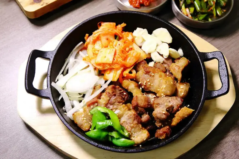 韓大媽韓式料理。中和新開幕道地韓式料理，平價高CP值餐廳，多