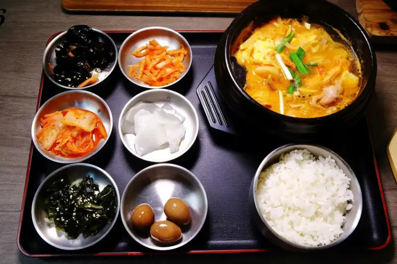 韓大媽韓式料理。中和新開幕道地韓式料理，平價高CP值餐廳，多