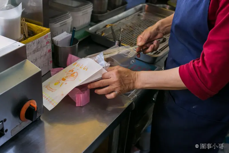 宜蘭羅東交流道美食小吃-林場三星蔥炸蛋蔥油餅還可以包香腸包雞腿捲？單面煎炸獨特手法讓蔥油餅外酥內Q口感100分！羅東五結美食大推薦 @圍事小哥的幸福相框