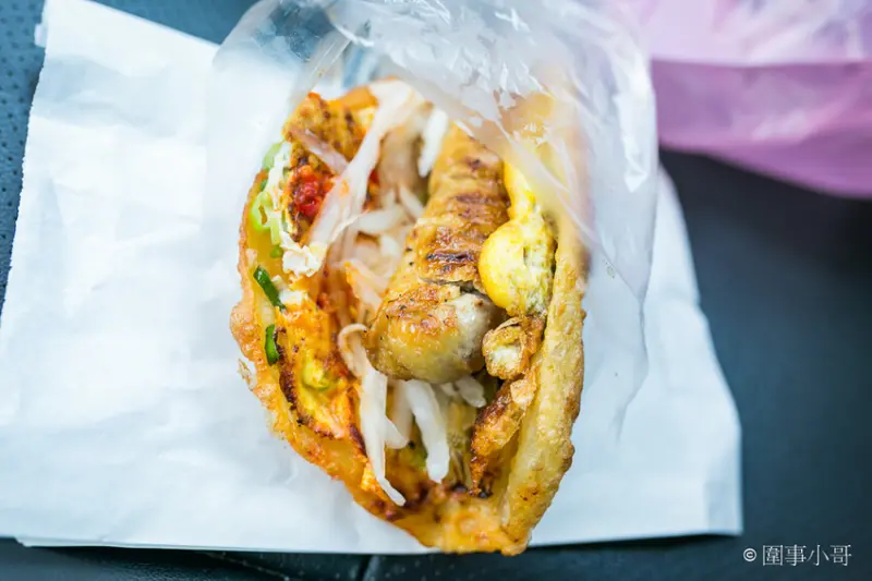 宜蘭羅東交流道美食小吃-林場三星蔥炸蛋蔥油餅還可以包香腸包雞腿捲？單面煎炸獨特手法讓蔥油餅外酥內Q口感100分！羅東五結美食大推薦 @圍事小哥的幸福相框