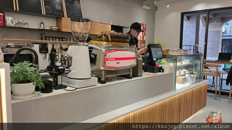 菲尼咖啡｜新竹北區質感咖啡廳，提供咖啡、甜點、輕食、鹹食｜小