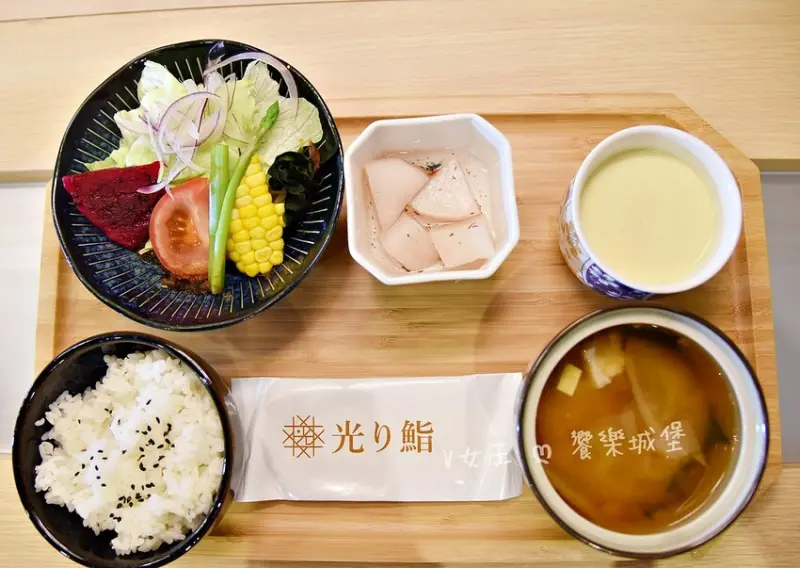 光り鮨割烹日本料理 ll 以匠心工藝打造每一道美味，融合東西