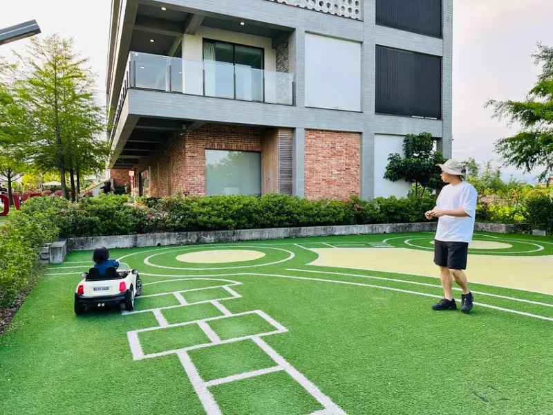 【寗夏時光】宜蘭冬山超人氣親子民宿｜電動車、戲水池、遊戲區一