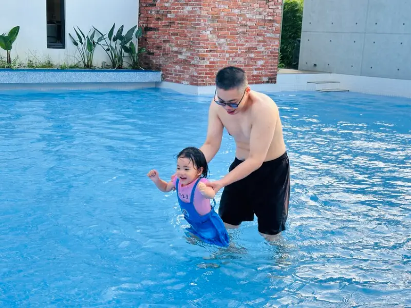 【寗夏時光】宜蘭冬山超人氣親子民宿｜電動車、戲水池、遊戲區一