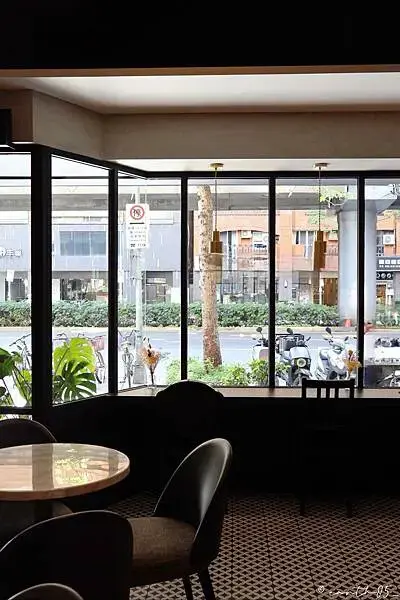 [ 台北美食 ] LOTUS CAFFÉ-大安區黑灰系咖啡館