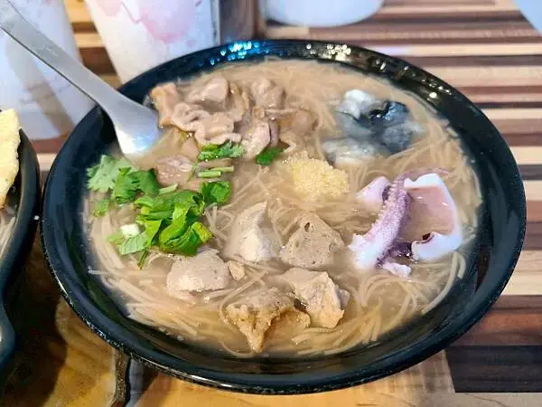 捷運中和站親民美食“賴桑透抽蚵仔麵線-中和店” 超滿足大爆滿