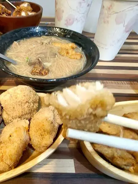 捷運中和站親民美食“賴桑透抽蚵仔麵線-中和店” 超滿足大爆滿
