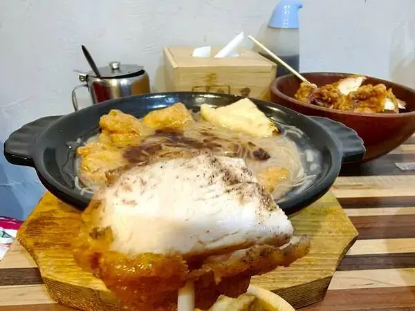 捷運中和站親民美食“賴桑透抽蚵仔麵線-中和店” 超滿足大爆滿