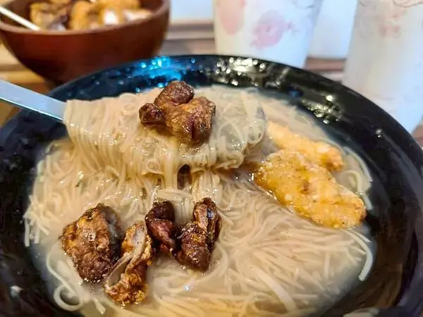 捷運中和站親民美食“賴桑透抽蚵仔麵線-中和店” 超滿足大爆滿