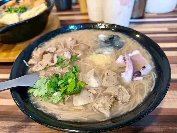 捷運中和站親民美食“賴桑透抽蚵仔麵線-中和店” 超滿足大爆滿