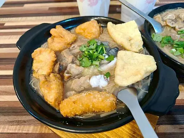 捷運中和站親民美食“賴桑透抽蚵仔麵線-中和店” 超滿足大爆滿