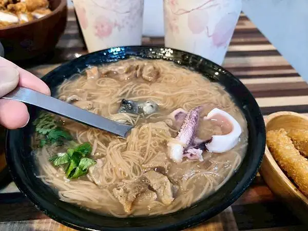 捷運中和站親民美食“賴桑透抽蚵仔麵線-中和店” 超滿足大爆滿