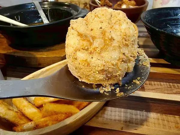 捷運中和站親民美食“賴桑透抽蚵仔麵線-中和店” 超滿足大爆滿