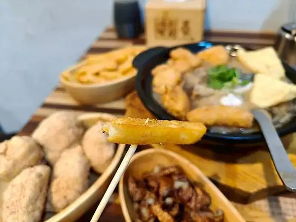 捷運中和站親民美食“賴桑透抽蚵仔麵線-中和店” 超滿足大爆滿