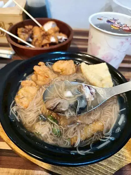 捷運中和站親民美食“賴桑透抽蚵仔麵線-中和店” 超滿足大爆滿