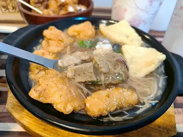 捷運中和站親民美食“賴桑透抽蚵仔麵線-中和店” 超滿足大爆滿