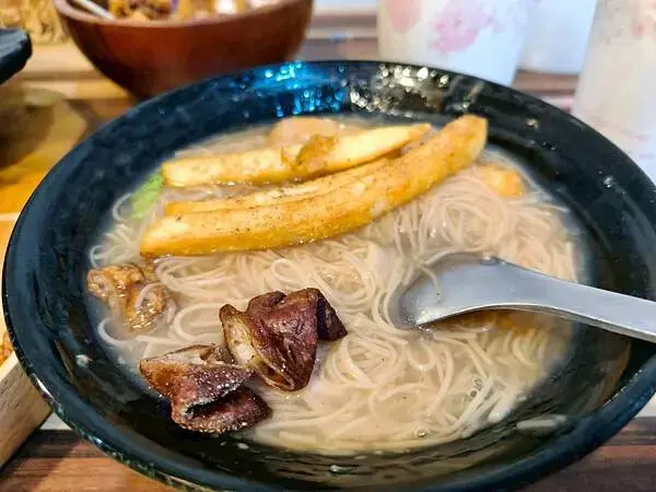 捷運中和站親民美食“賴桑透抽蚵仔麵線-中和店” 超滿足大爆滿