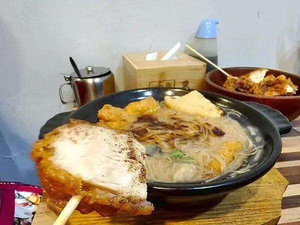 捷運中和站親民美食“賴桑透抽蚵仔麵線-中和店” 超滿足大爆滿