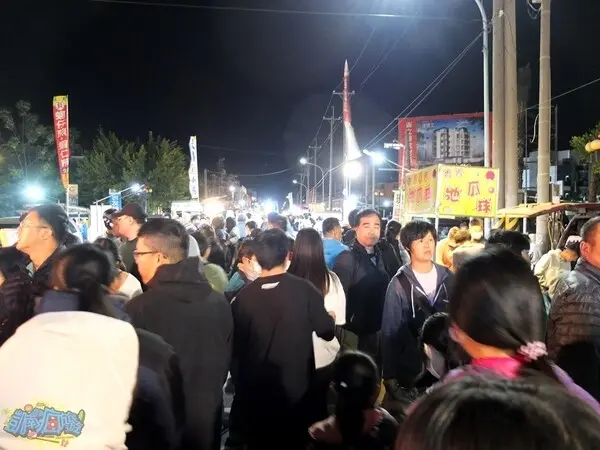 嘉義朴子市美食【家香味碳烤玉米】朴子夜市超人氣排隊烤玉米！就