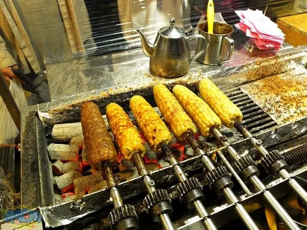 嘉義朴子市美食【家香味碳烤玉米】朴子夜市超人氣排隊烤玉米！就