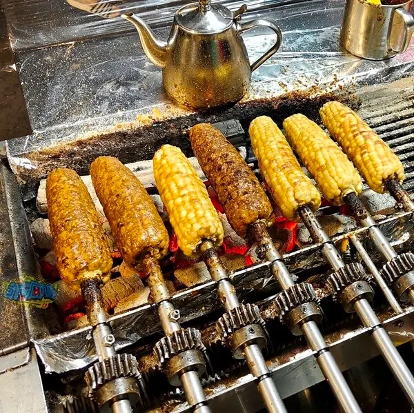 嘉義朴子市美食【家香味碳烤玉米】朴子夜市超人氣排隊烤玉米！就